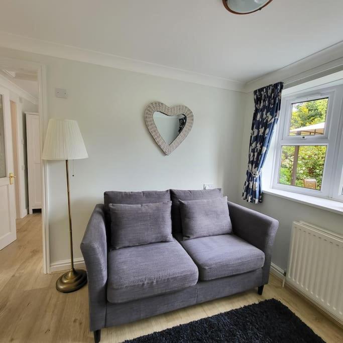 Cheerful, Cosy, One Bedroom Home With Patio And Parking Newbury  Zewnętrze zdjęcie