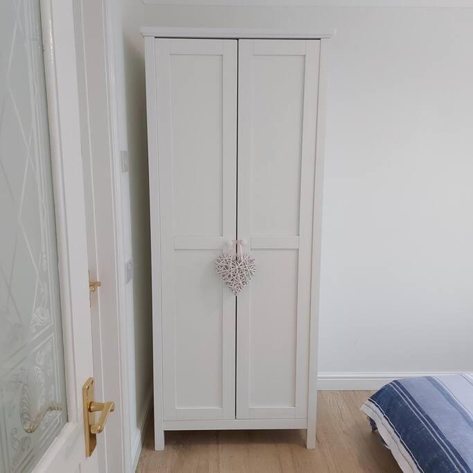 Cheerful, Cosy, One Bedroom Home With Patio And Parking Newbury  Zewnętrze zdjęcie