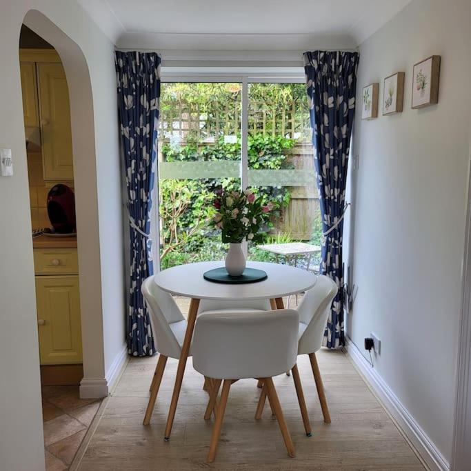 Cheerful, Cosy, One Bedroom Home With Patio And Parking Newbury  Zewnętrze zdjęcie