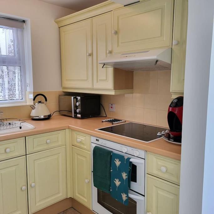 Cheerful, Cosy, One Bedroom Home With Patio And Parking Newbury  Zewnętrze zdjęcie